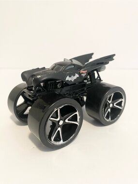 Monster Jam Truck DC Comics Batman 1:64 Car Vehicle Racing Champion